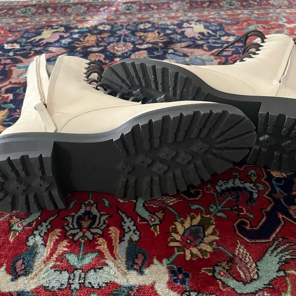 ✨✨Beautiful boots 👢 brand new it’s was big for me  LACE-UP LEATHER ANKLE BOOTS - Picture 4 of 6